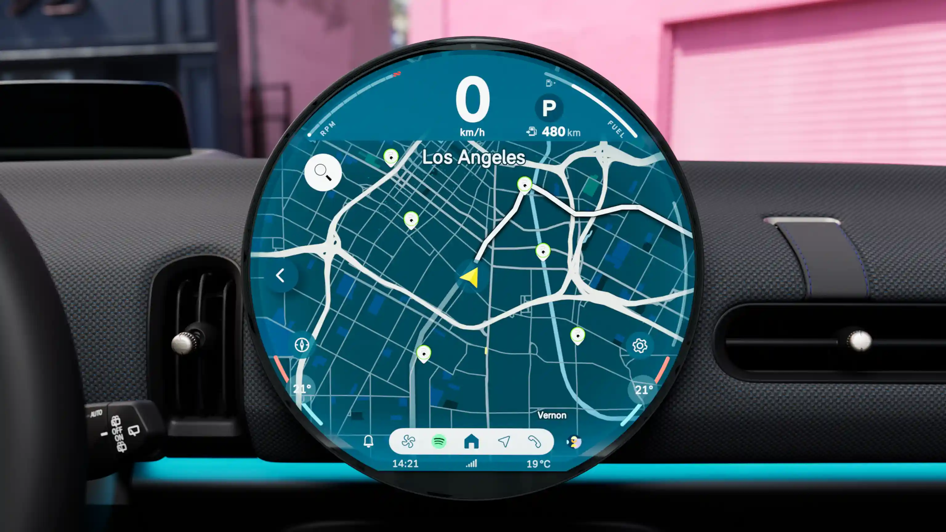 Video som visar displayen i MINI Cooper med navigation och kontrollreglage