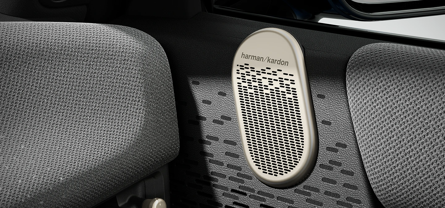 Närbild av MINI Harman Kardon Surround Sound System.