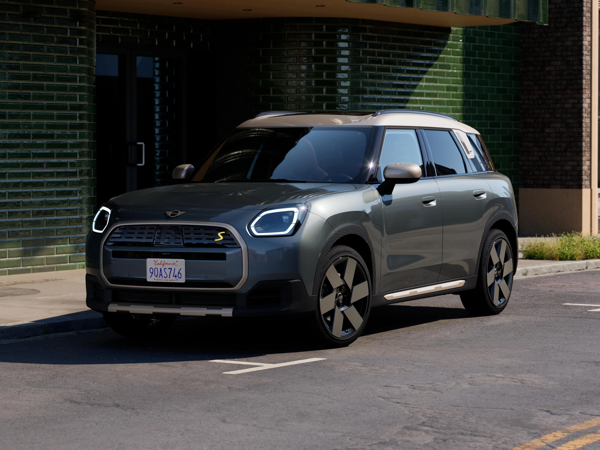 Video som visar interiör och exteriör för helt elektriska MINI Countryman i detalj. Kameran panorerar över instrumentpanelen och lyfter fram designdetaljer.