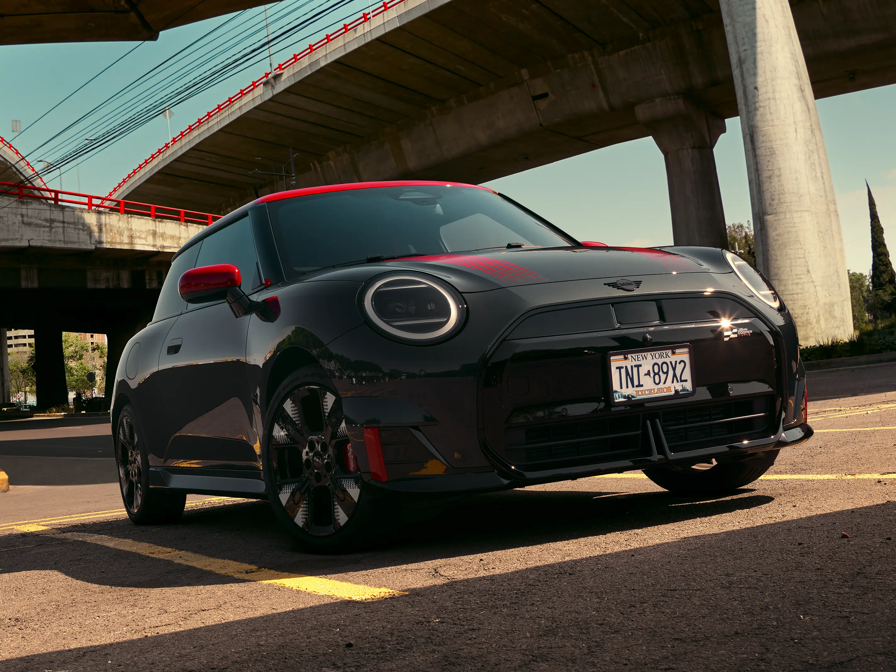 MINI John Cooper Works – J01 JCW sedd från sidan