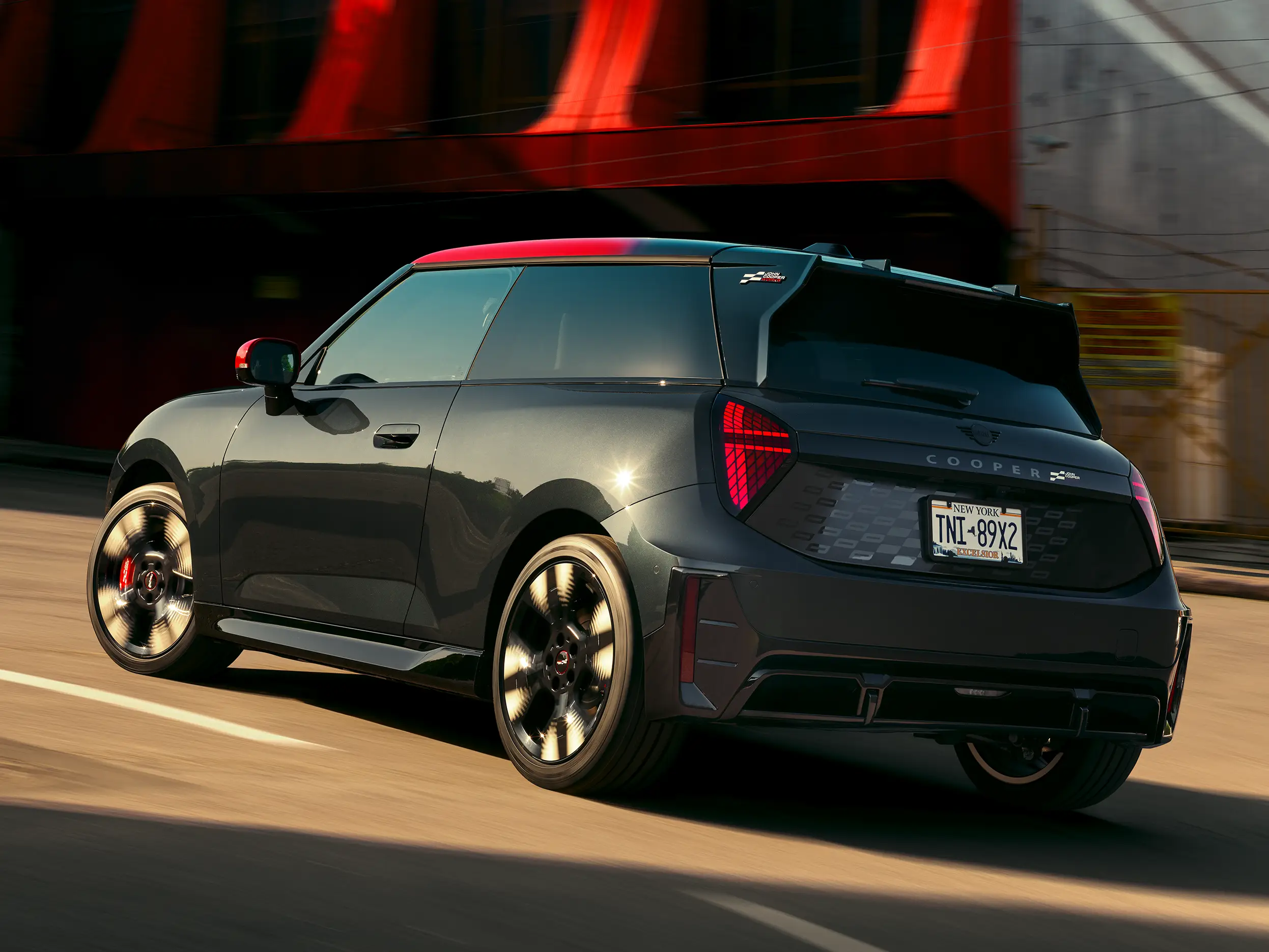 MINI John Cooper Works – J01 JCW sedd framifrån
