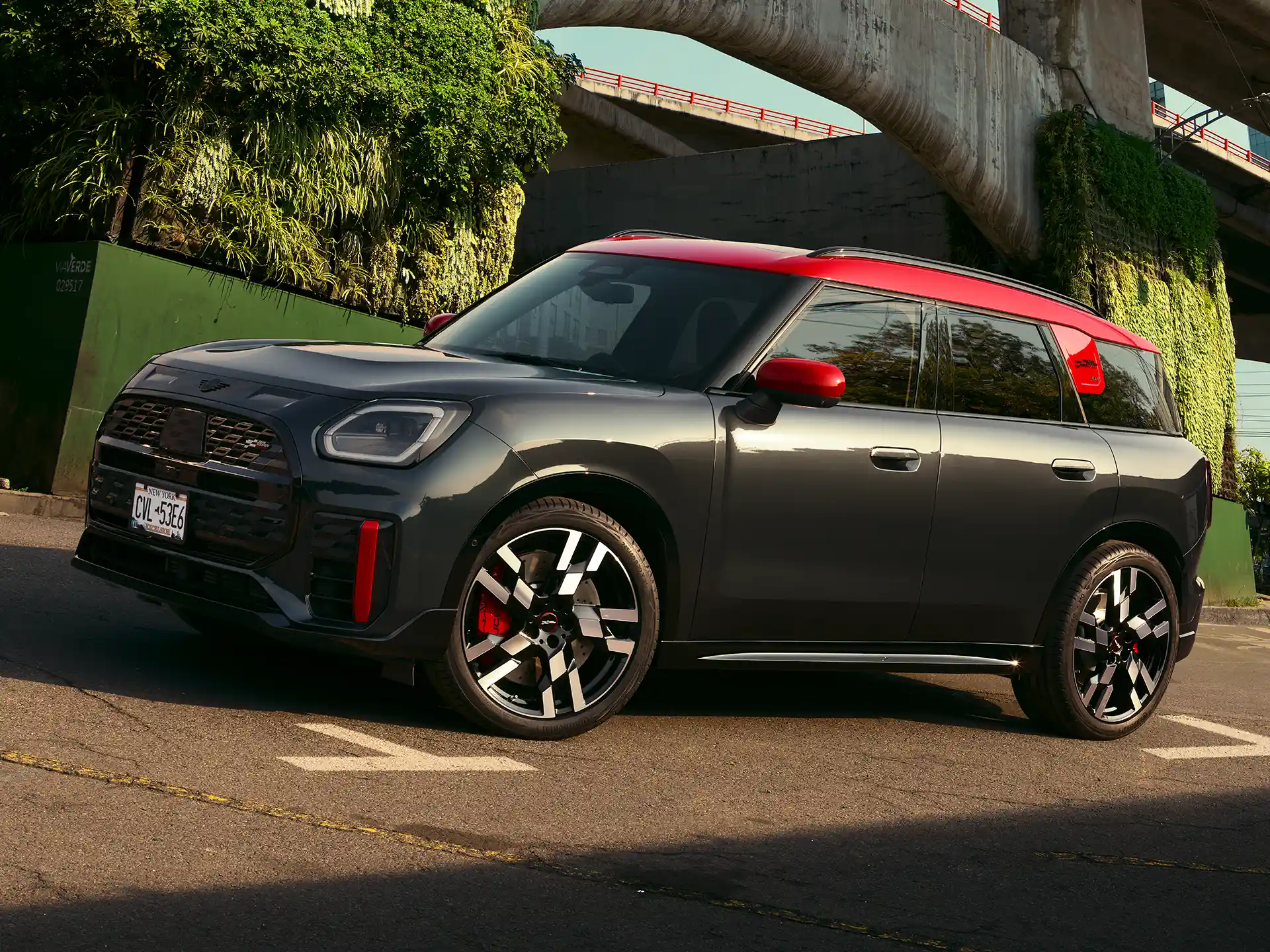 MINI John Cooper Works – U25 JCW sedd från sidan