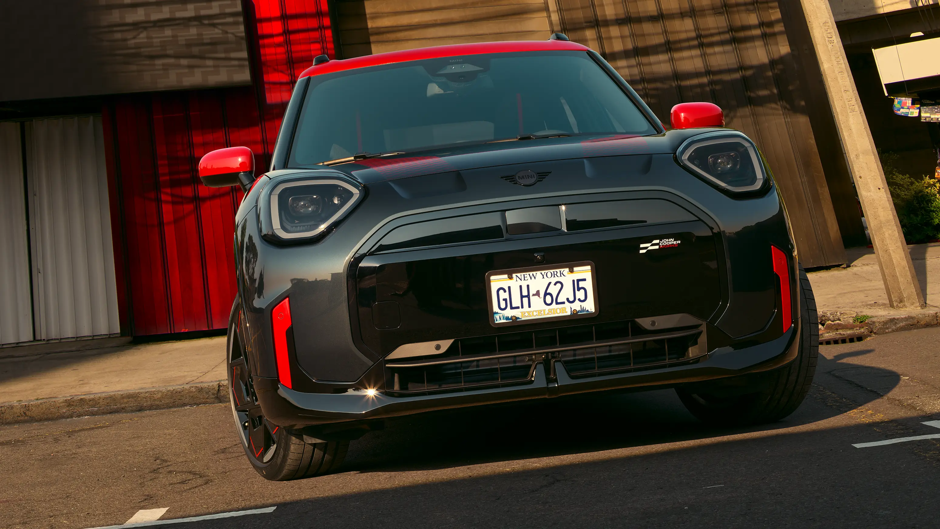 MINI John Cooper Works – J04 JCW sedd framifrån