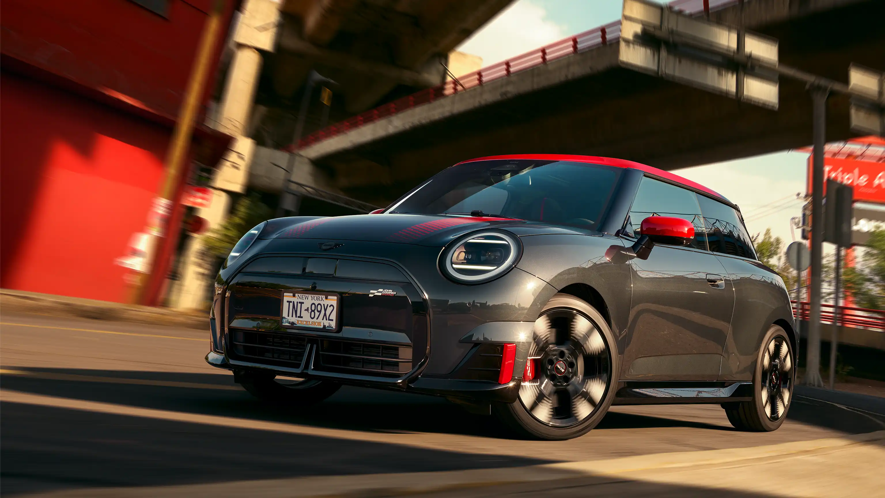 MINI John Cooper Works – J01 JCW sedd från sidan