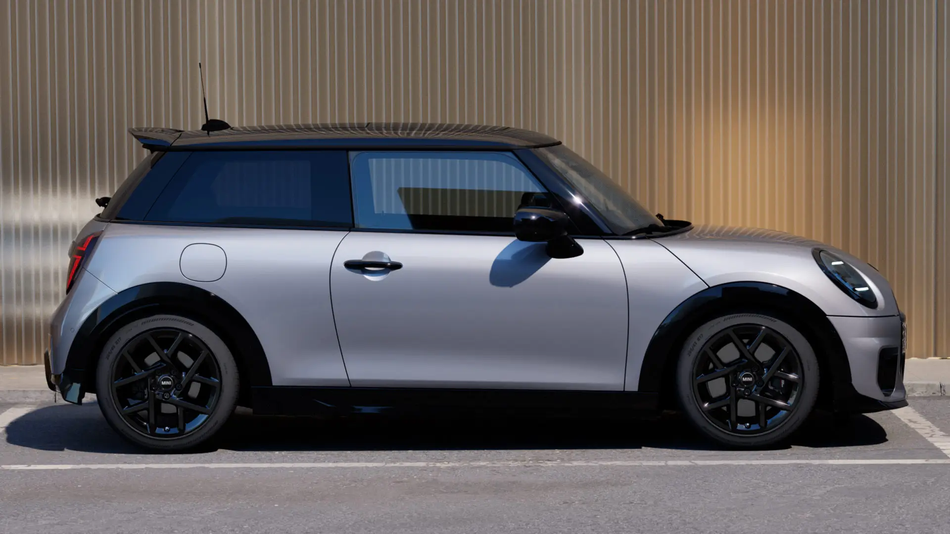 MINI Cooper 3-dörrars i Melting Silver – sidovy.