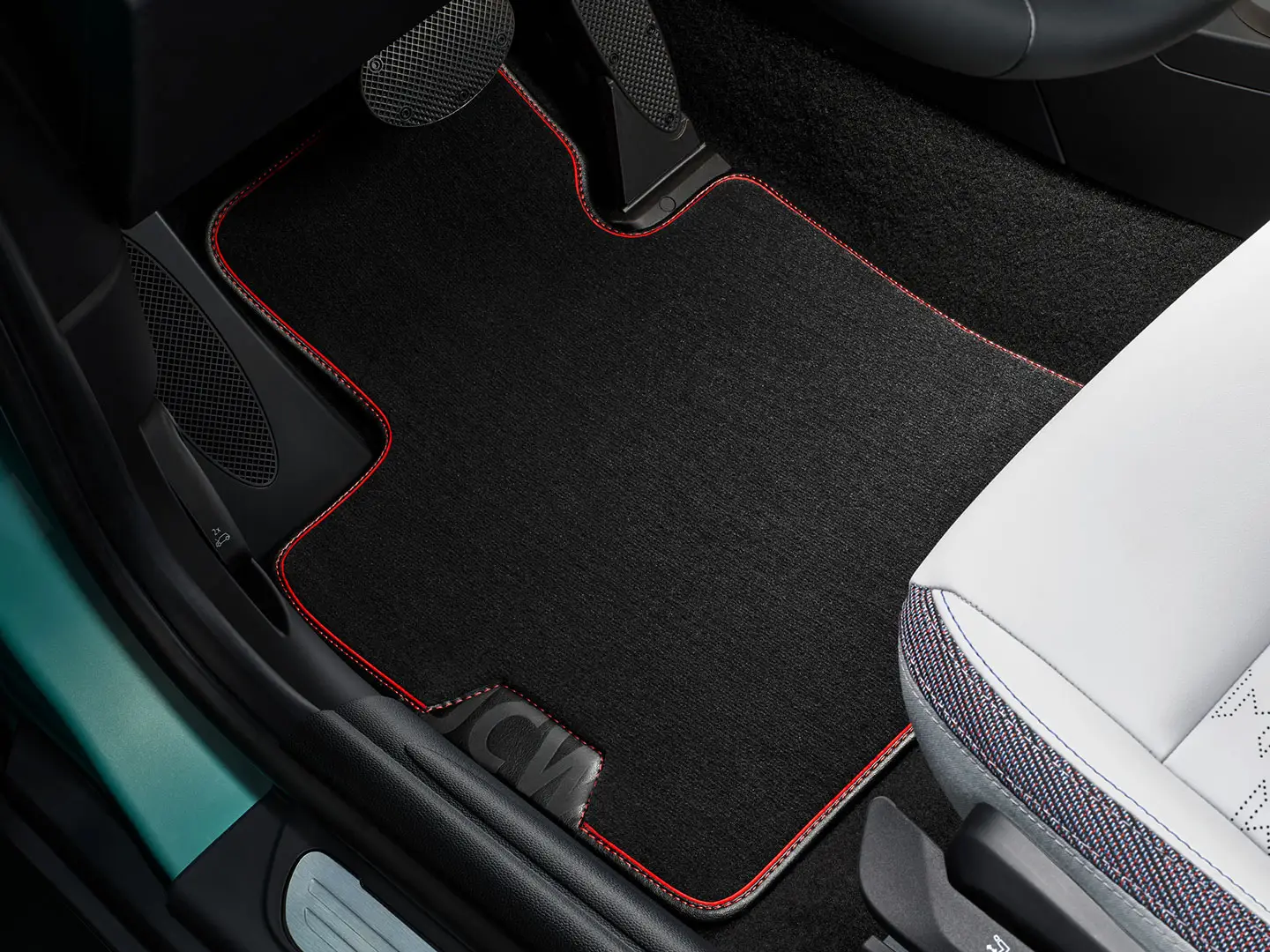 MINI John Cooper Works golvmatta av textil i fotutrymmet.