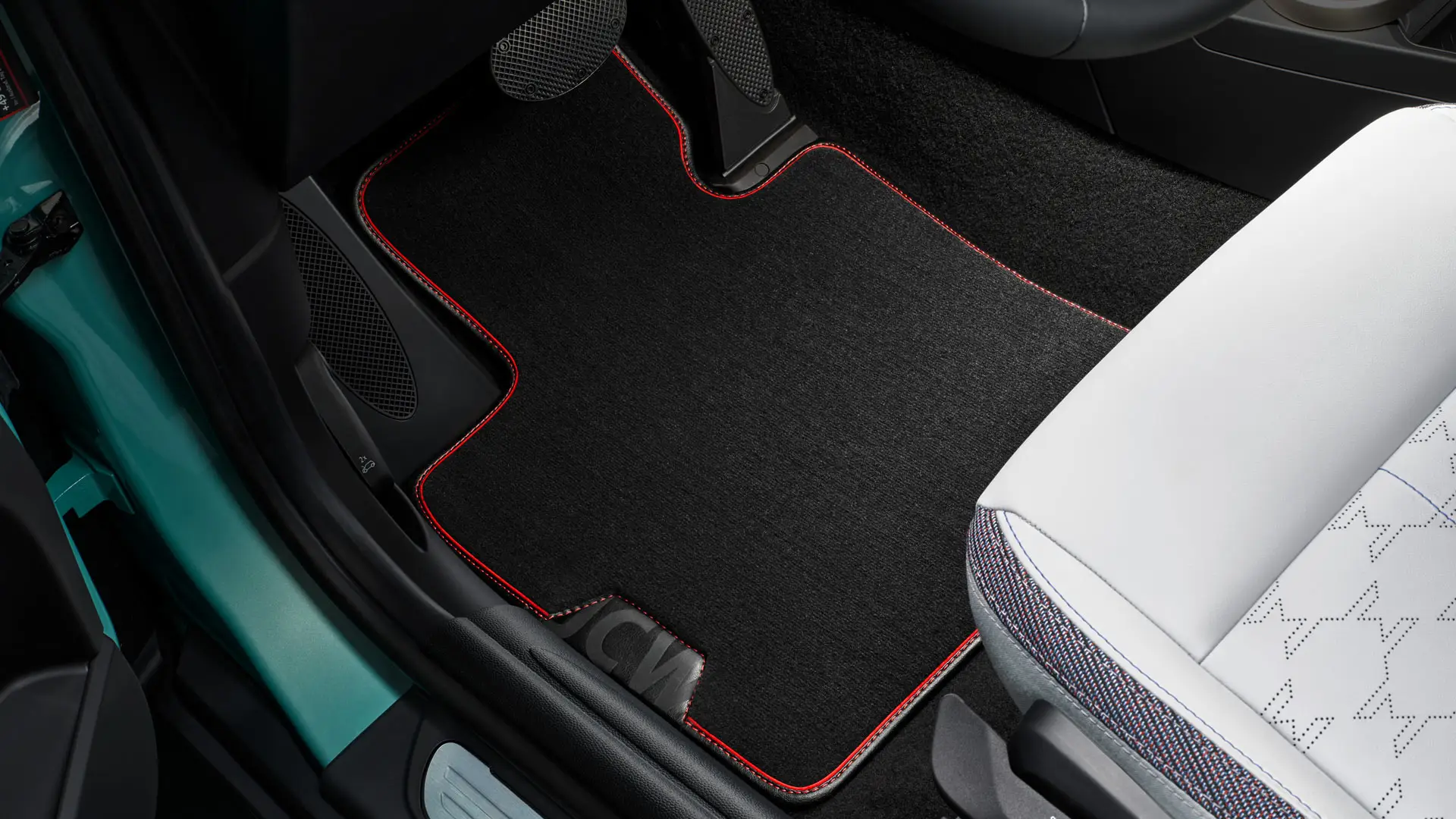 MINI John Cooper Works golvmatta av textil i fotutrymmet.