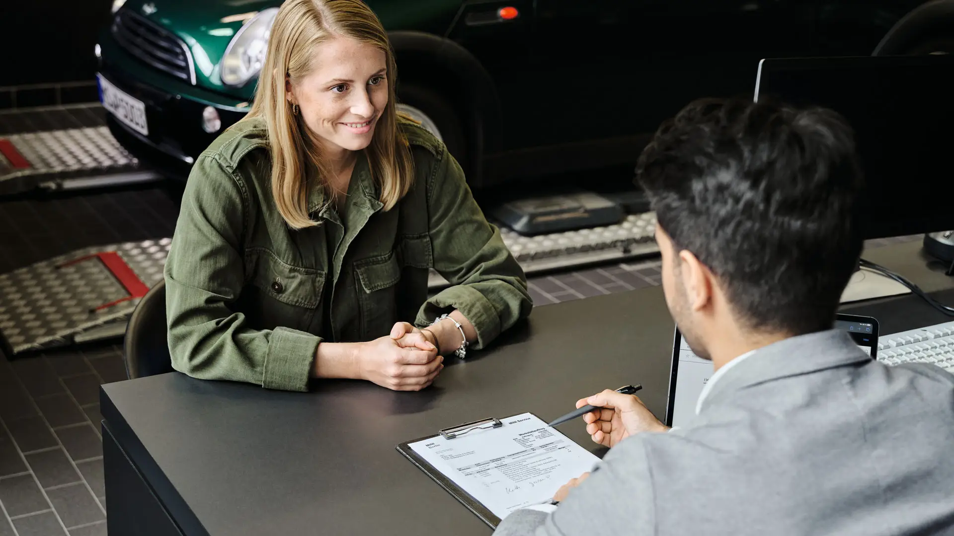 Boka tid för service.