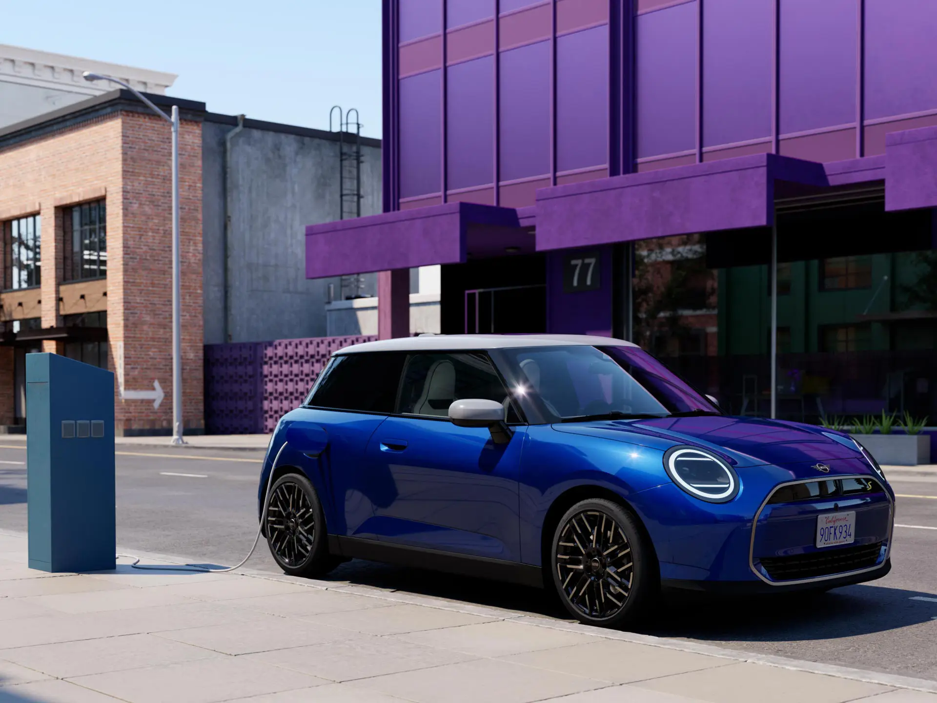 MINI Cooper vid laddningsstation.