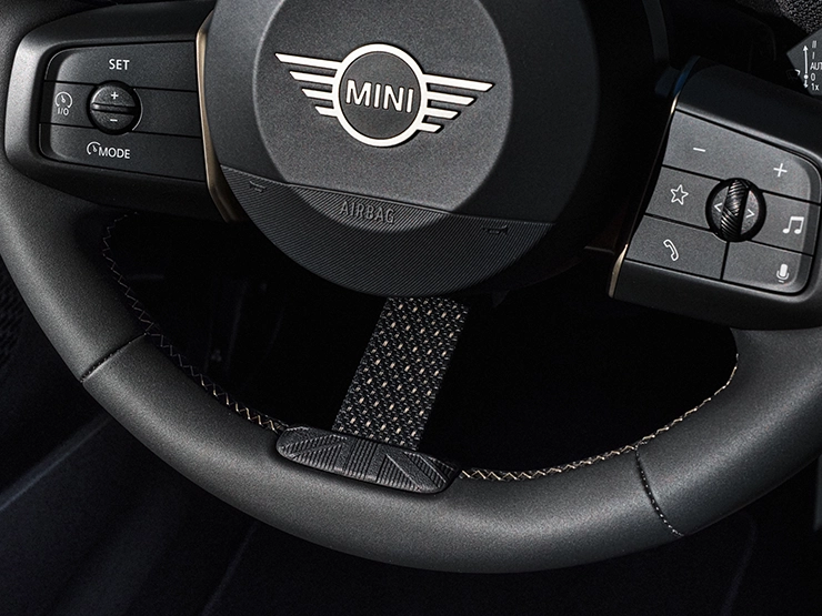 Detaljvy av ratten i MINI Cooper Oxford Edition.
