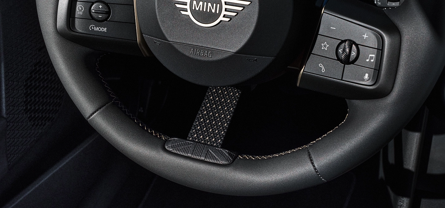 Detaljvy av ratten i MINI Cooper Oxford Edition.