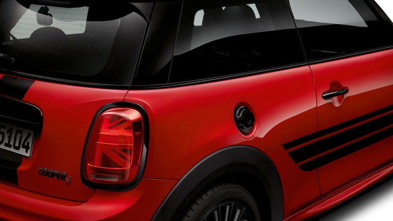 MINI Cooper S – emblem – pianosvart och rött