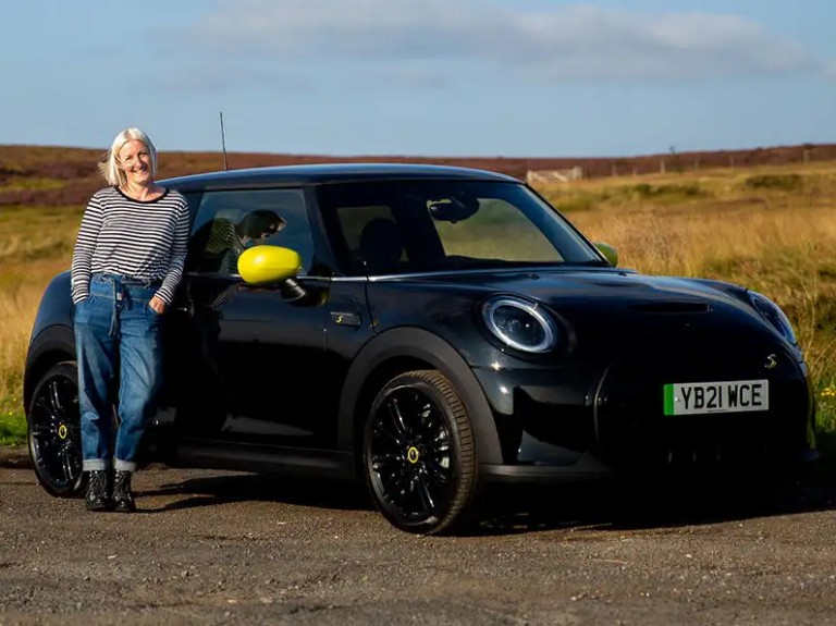 MINI E-mobilitet – laddning – Iola berättelse