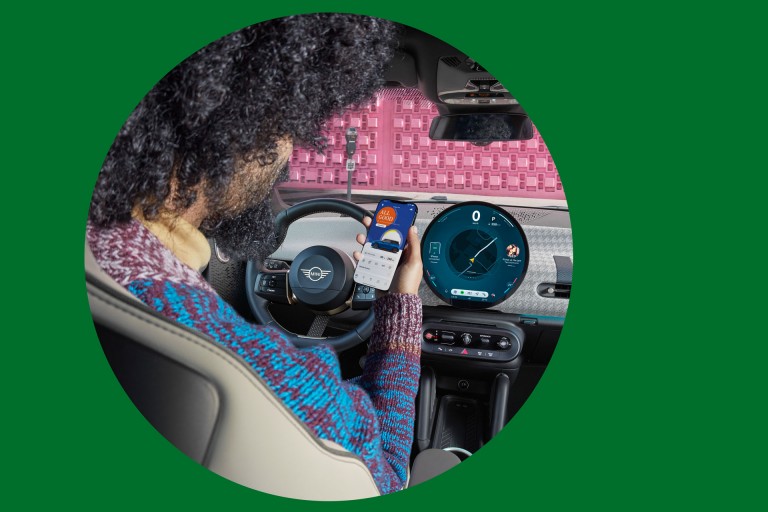 MINI Cooper SE – mosaik – digital upplevelse