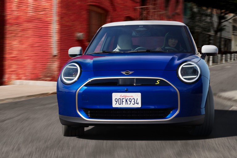 MINI all-electric - driving experience - driving dynamics