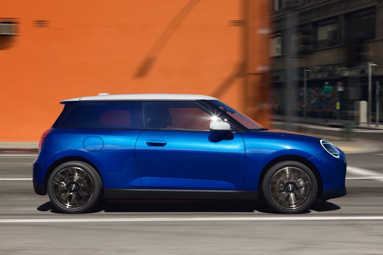 MINI Cooper SE – exteriörgalleri – sidovy