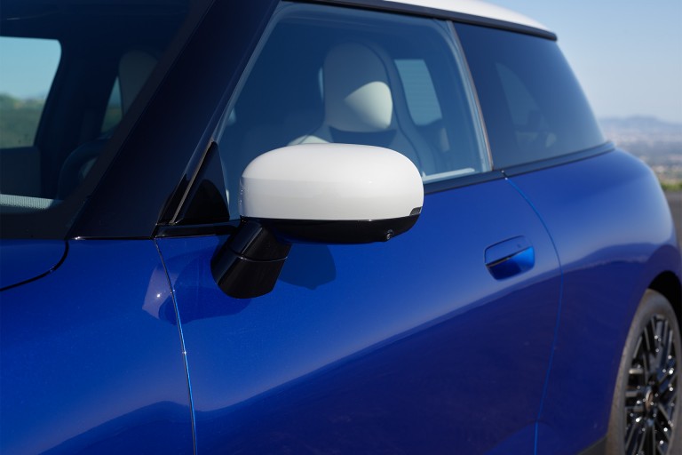 MINI Cooper SE – exteriörgalleri – spegel