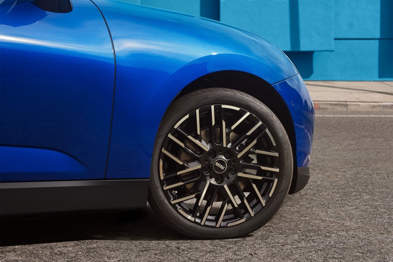 MINI Cooper SE – exteriörgalleri – hjuldetaljer
