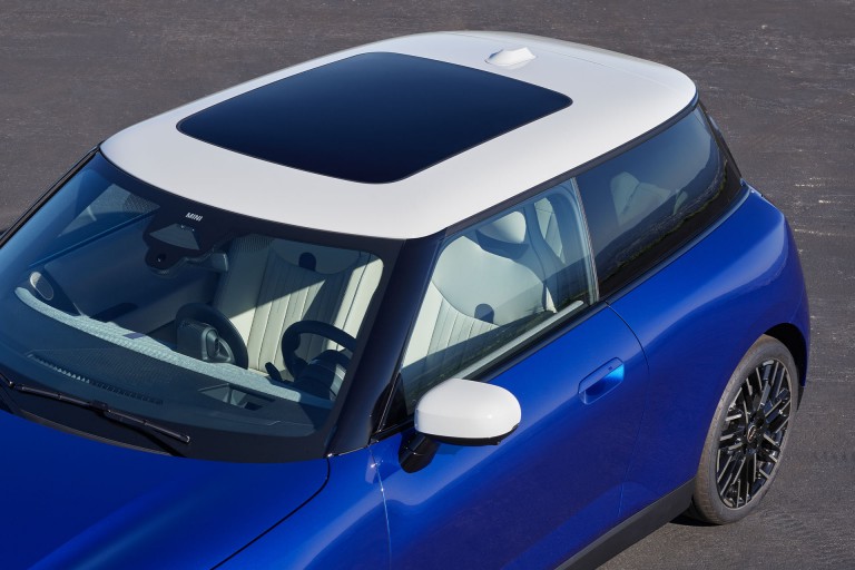 MINI Cooper SE – exteriörgalleri – soltaksdetaljer