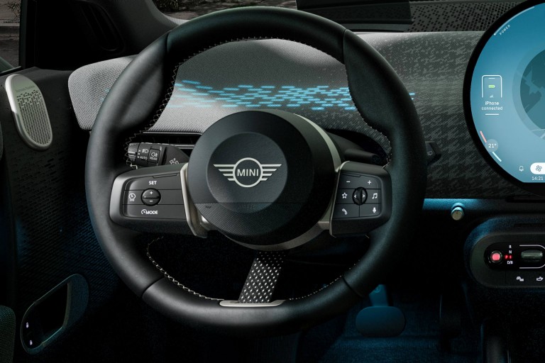 MINI Cooper SE – interiör – ratt