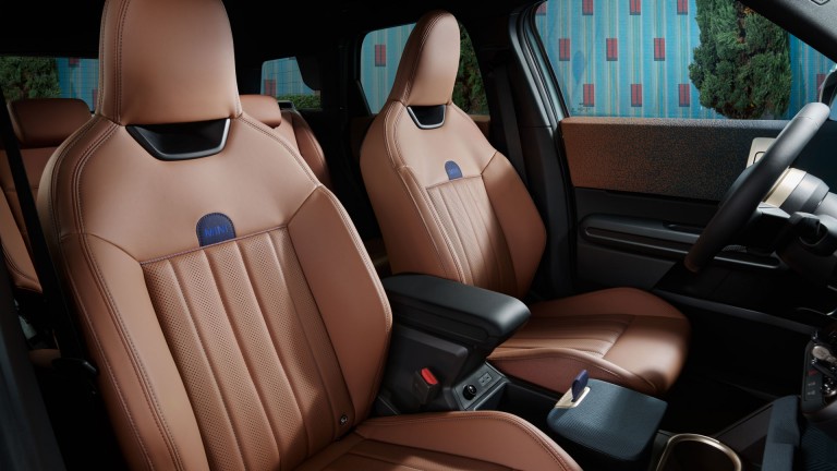 MINI Countryman – galleri interiör – klädsel i Essential-stil