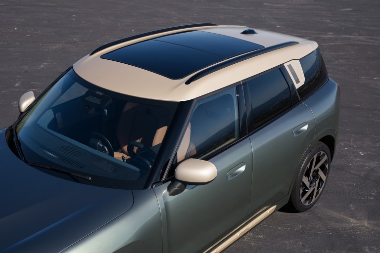 MINI Countryman – utrymme och flexibilitet – taklucka